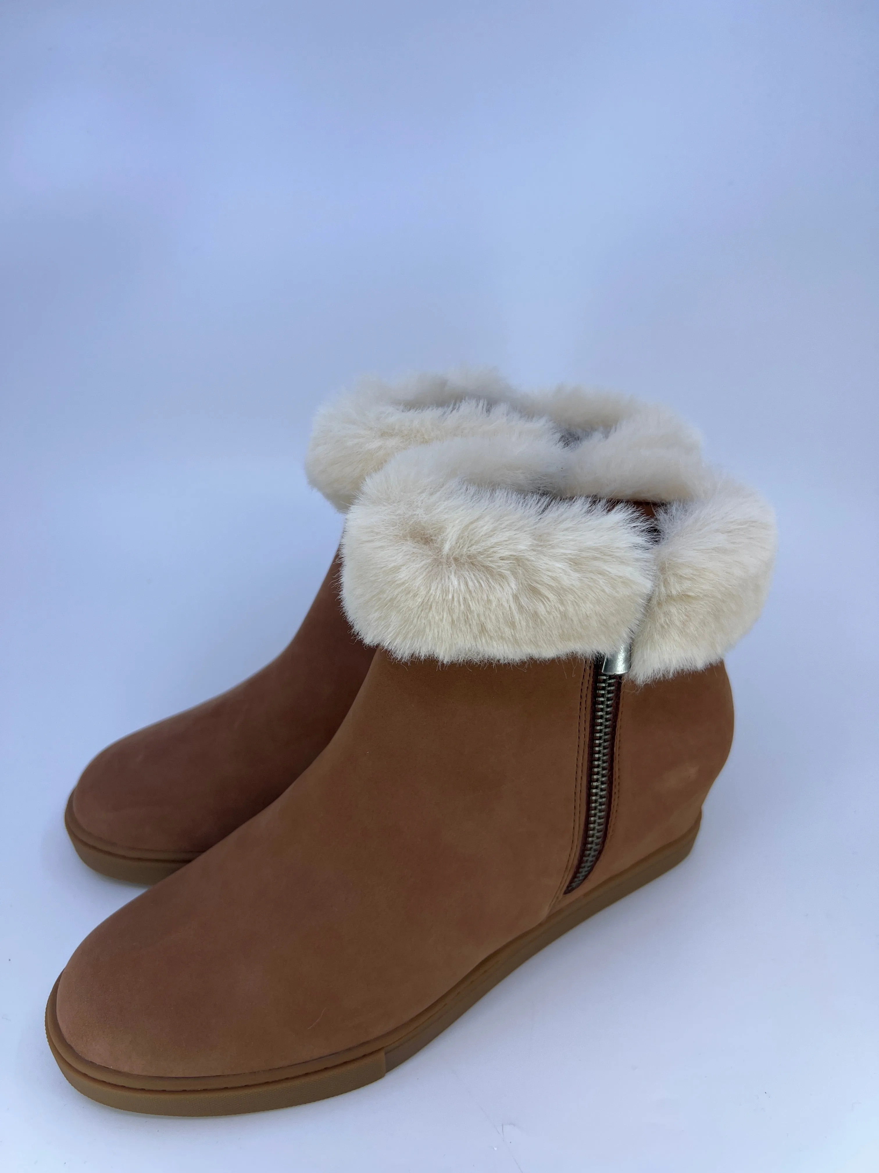 Boots Ankle Flats By Cma  Size: 7.5