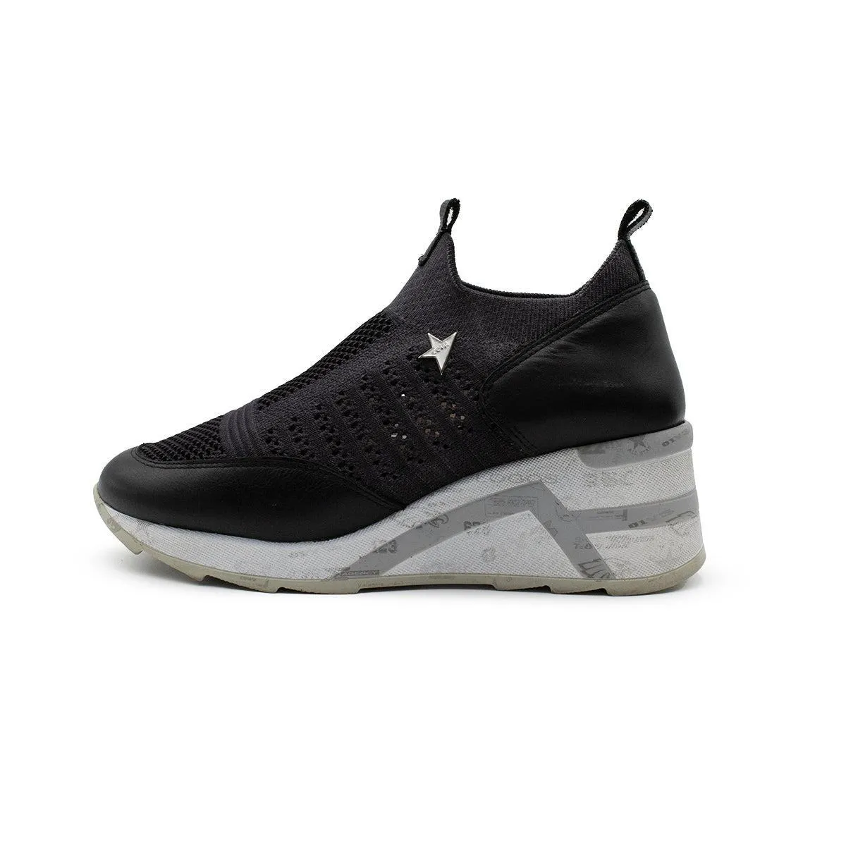 Cetti Sporty Trainers Low-Top Sneakers Fabric Black Colour For Women