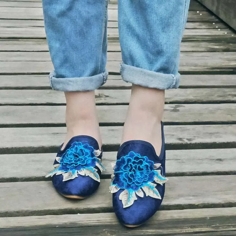 Chinese Embroidery slipper, Women's Slip-on, shoes, 3D flower pattern, Embroidered Mule, Low heel