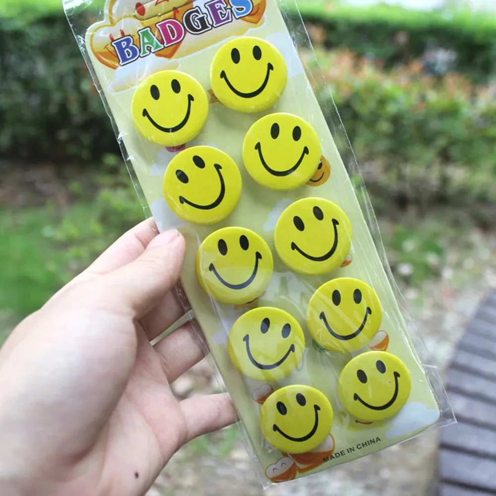 Free Ship 3cm Smile Children Badge for Encourage Service Personality Reward Brooch Expression