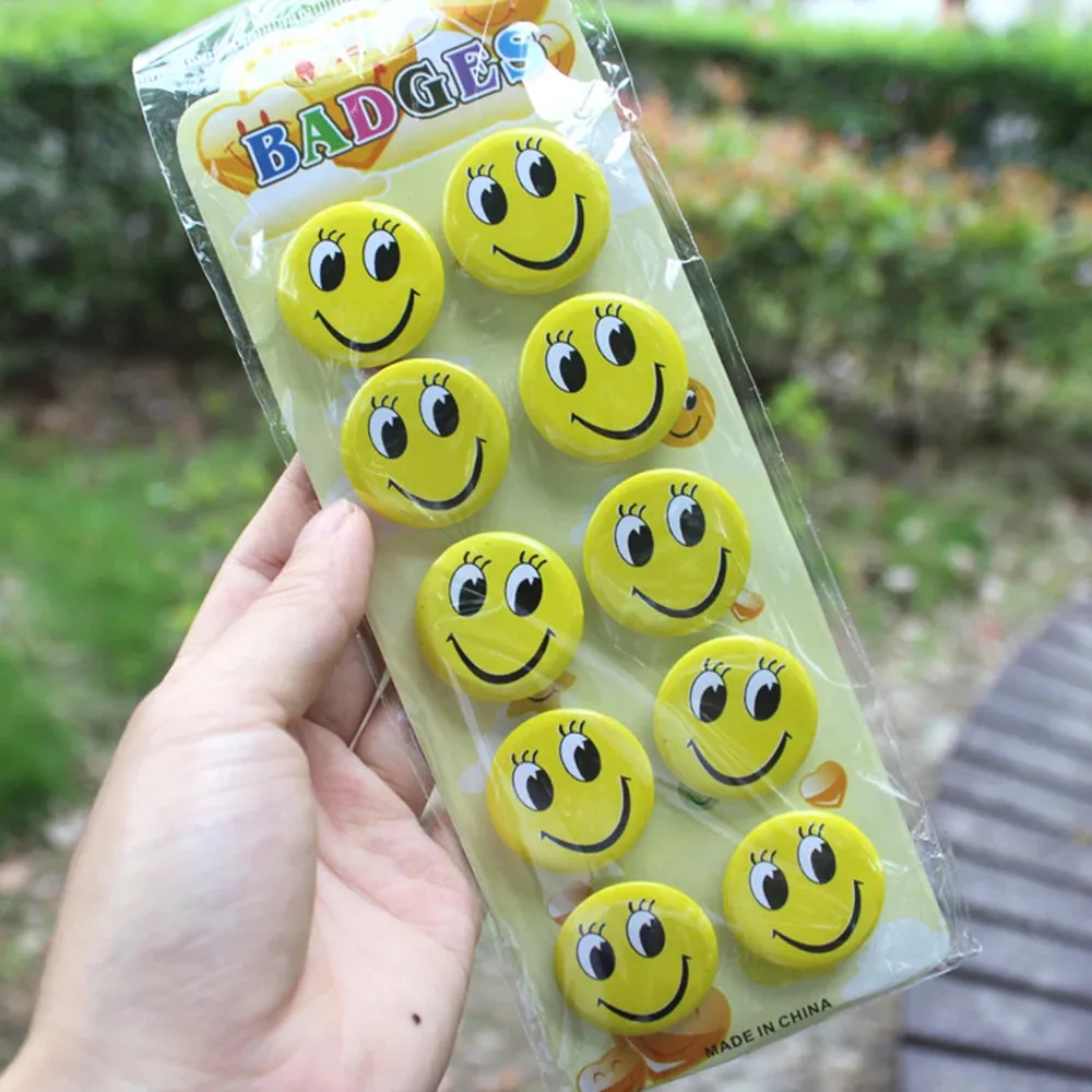 Free Ship 3cm Smile Children Badge for Encourage Service Personality Reward Brooch Expression