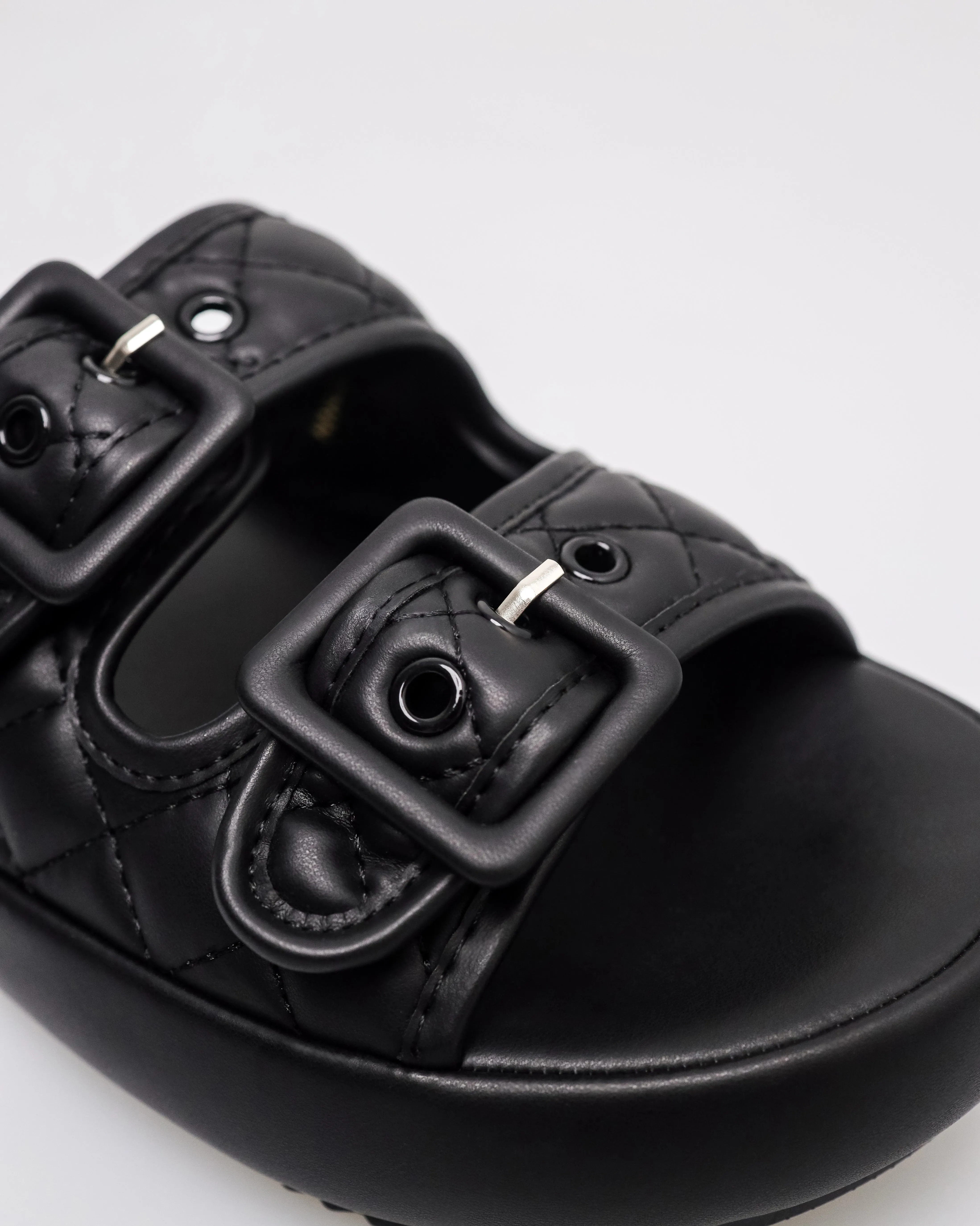 Tomaz NN448 Ladies Quilted Buckle Flats