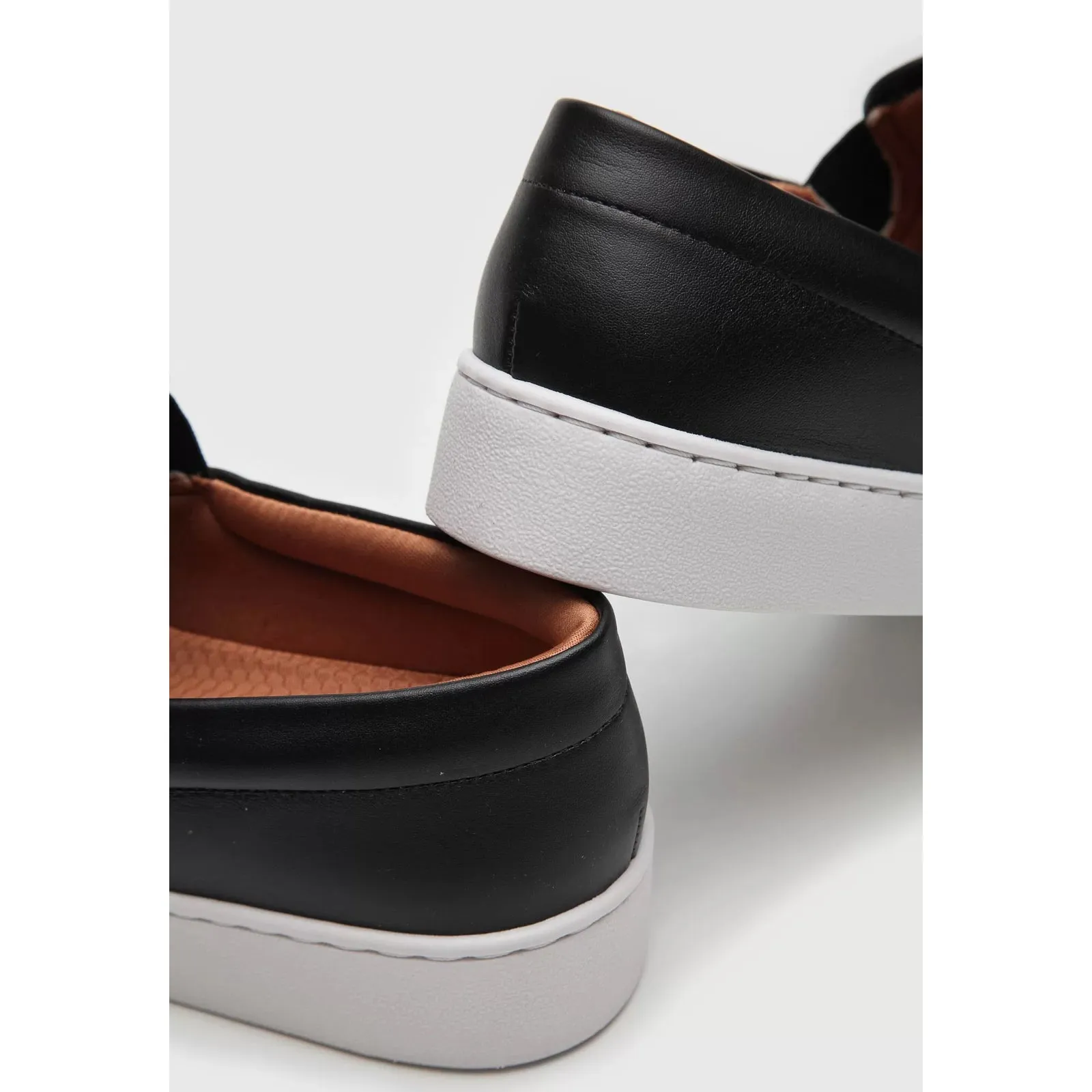 Vizzano 1214-1010 Slip-on Sneaker in Black Napa